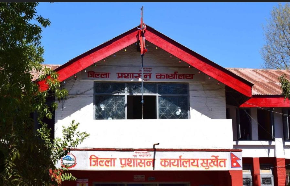सुर्खेतमा उपप्रधान तथा गृहमन्त्री श्रेष्ठ तथा भौतिक  मन्त्री  ज्वालाको पुत्ला दहन