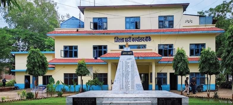 बाँकेमा कटुवा पेस्तोल र  12KF96 लेखेको  गोलि  १ थान सहित  ३ जना  पक्राउ