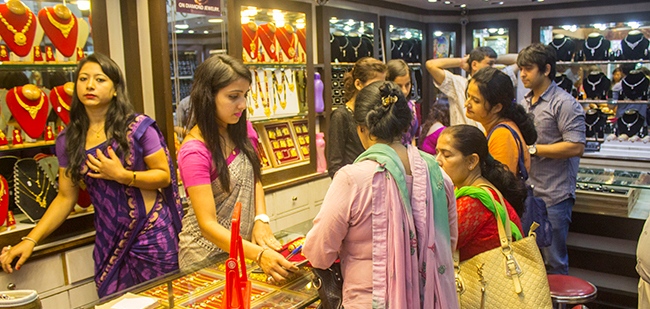 नेपालीमा आइतबार सुनको मूल्य प्रति तोलाको १ लाख ४० हजार पुग्यो