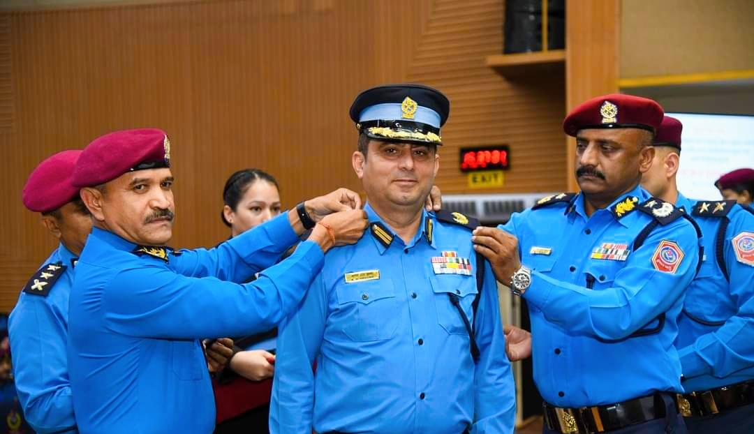 नेपाल प्रहरीका बढुवा भएका ४ जना डीआईजीहरुलाई दर्ज्यानी चिन्ह प्रदान
