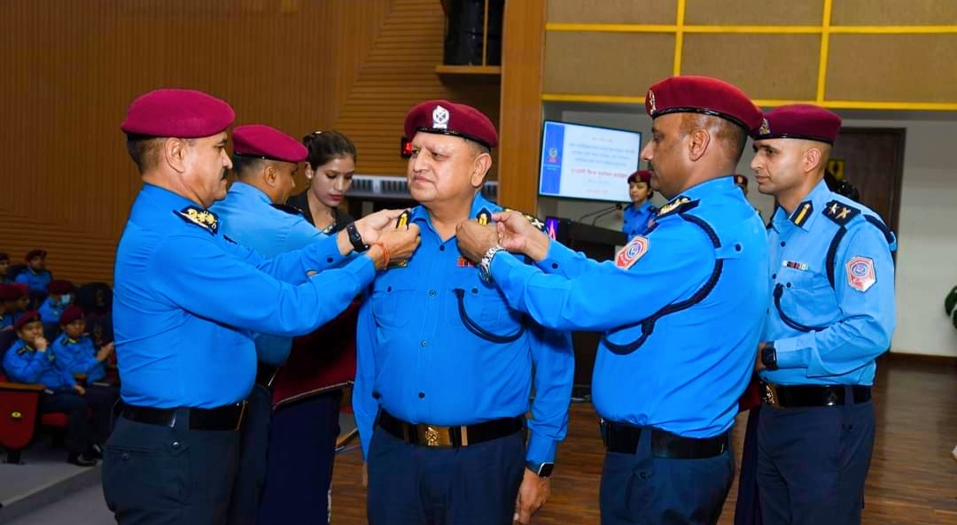 नेपाल प्रहरीको एसपीबाट एसएसपीमा बढुवा भएकाहरुले दर्ज्यानी चिन्ह लगाए