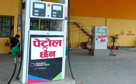 काठमाडौं उपत्यकामा आइतबार पेट्रोलियम पदार्थको अभाव देखियो