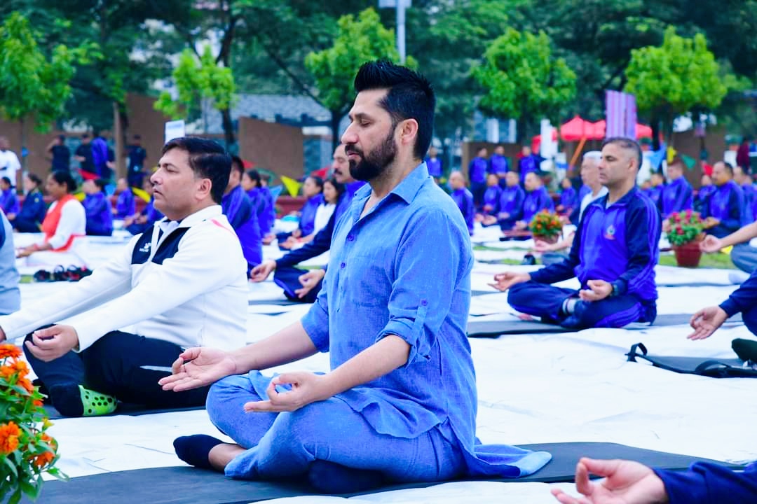 १० औं अन्तर्राष्ट्रिय योग दिवसको योग नेपाल प्रहरी प्रधान कार्यालयमा सम्पन्न