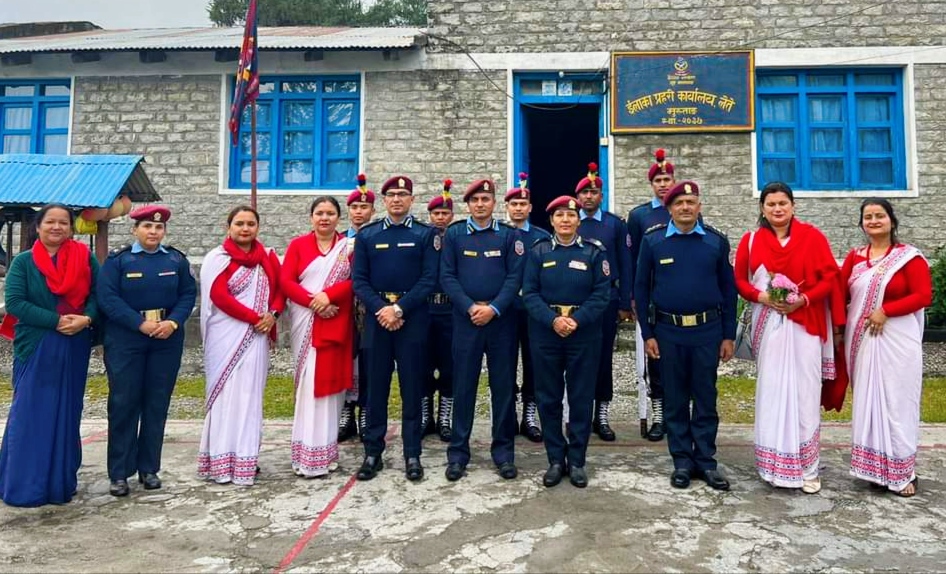 डिआईजी चंन्दले मुस्ताङमा १५ घरपरिवार लाई राहत सामाग्री वितरण एवं वृक्षारोपण