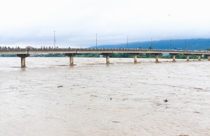 सोमबार दाङ लगायत ११ जिल्लाका नदीहरुमा बाढीको जोखिम हुने