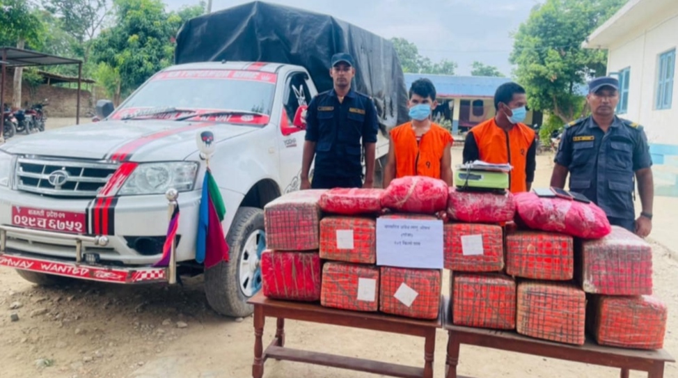 चेकजाँचको क्रममा प्रतिबन्धित लागुऔषध र श्रोत नखुलेको रकम पक्राउ