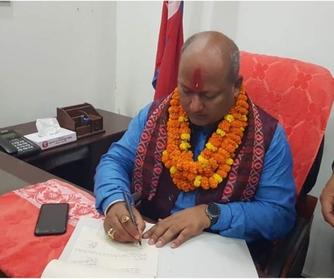 मधेश प्रदेशका नवनियुक्त मुख्यमन्त्री सतिश सिंहले पदभार ग्रहण गरेका छ्न