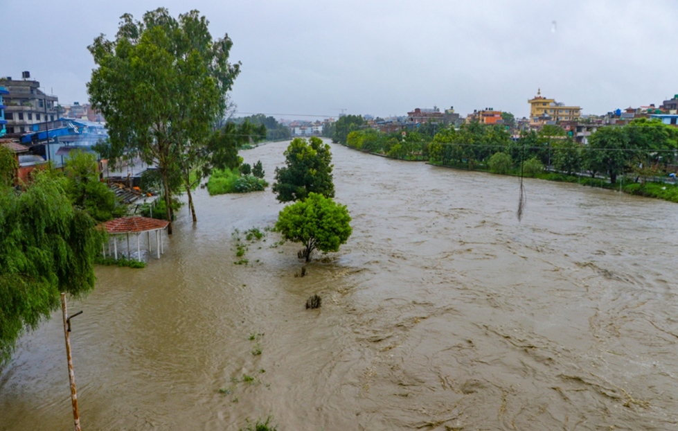 गएरातिदेखि लगातार वर्षाका कारण काठमाडौँ उपत्यका दुबान बढयो खोला