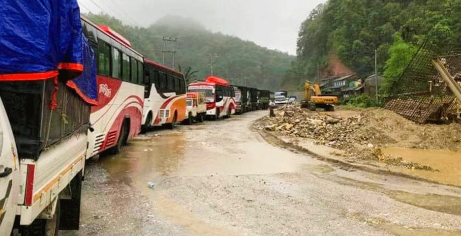 पहिरोका कारण अवरुद्ध बनेको पृथ्वीराजमार्ग एकतर्फी संचालनमा