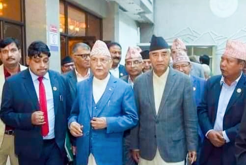 नेकपा एमाले अध्यक्ष केपी शर्मा ओलीले प्रधानमन्त्रीमा दाबी पेस गरे
