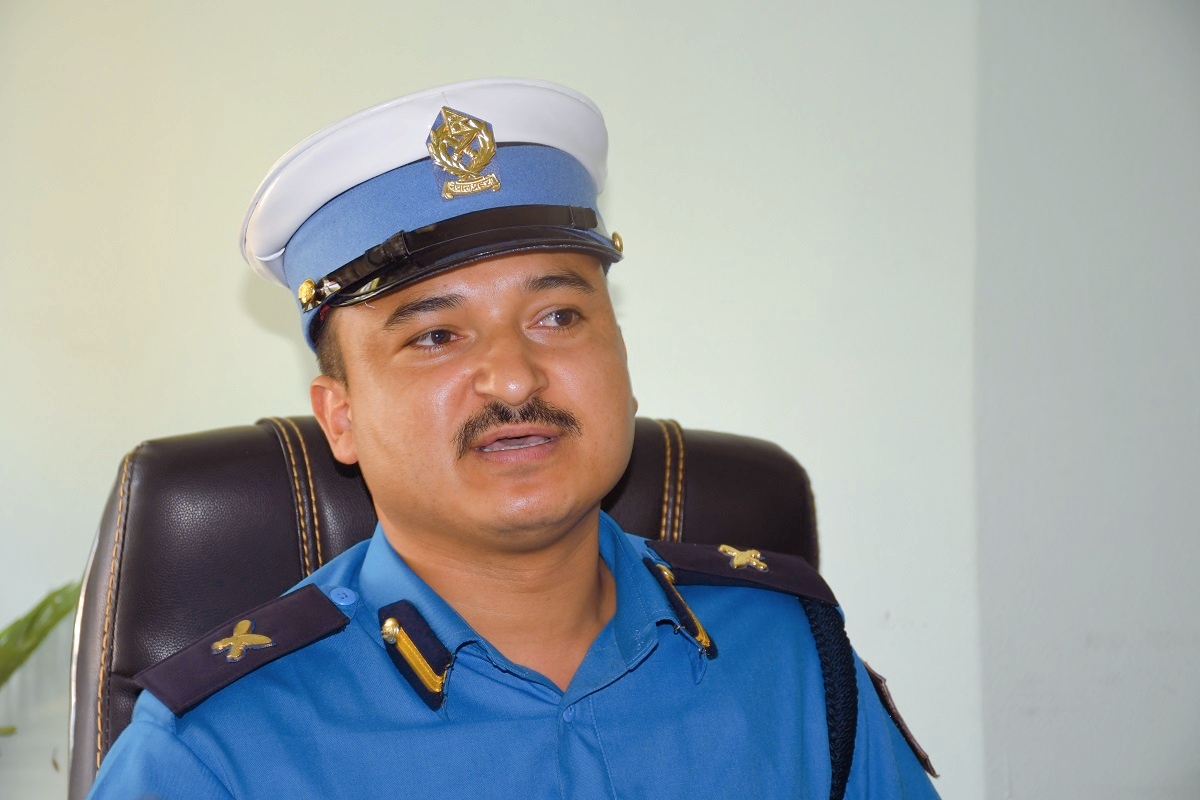 दाङ ट्राफिकले दुर्घटनाहरु बढ्न थालेपछि छ्डके चेकजाँच र निगरानी बढायो ट्राफिक प्रमुख:शाही