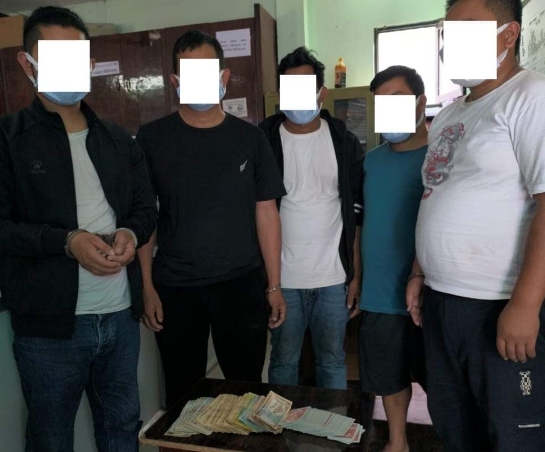 ललितपुर प्रहरीले अबैध रूपमा जुवा खेल्ने खेलाउने ५ जना पक्राउ