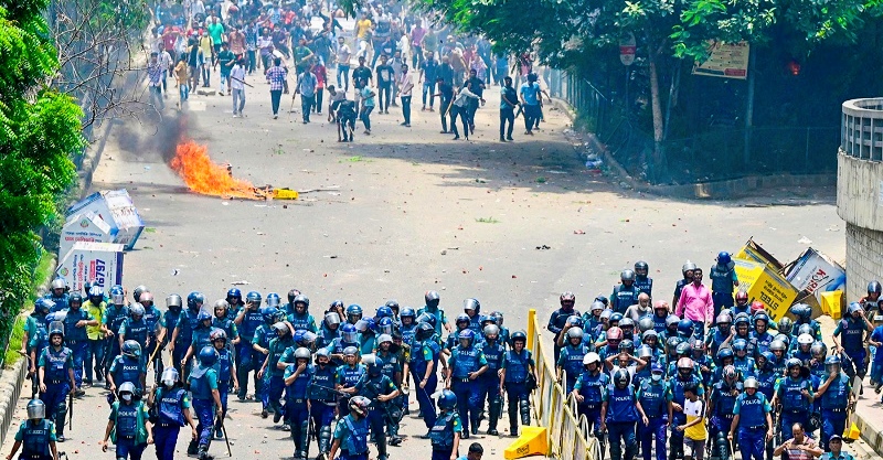 बंगलादेशमा आन्दोलनको क्रममा भएको हिंसामा ३५ जनाको मृत्यु देशभर कर्फ्यु जारी