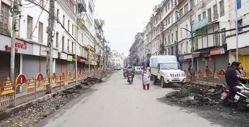 ३ बुँदे सहमति पछि रोकियो काठमाडौं न्युरोडको फुटपाथ सडक विस्तारको काम