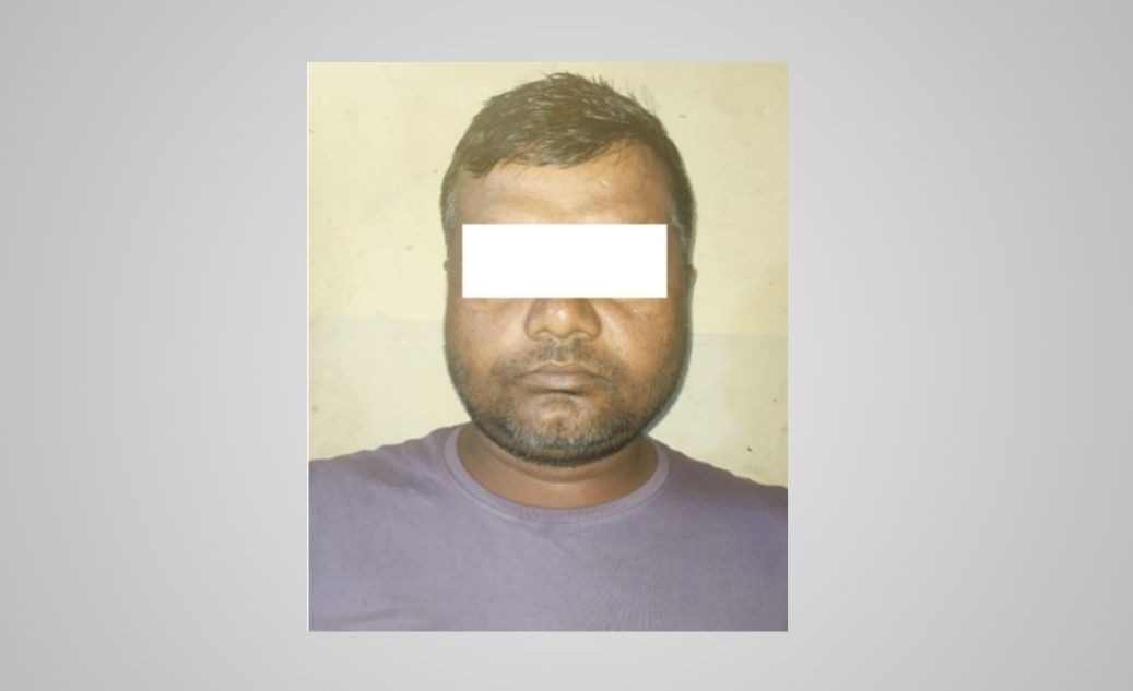 नक्कली प्रहरी बनी मोटरसाईकल चोर्ने र सर्वसाधारसंग रमक ठग्ने व्यक्ति पक्राउ