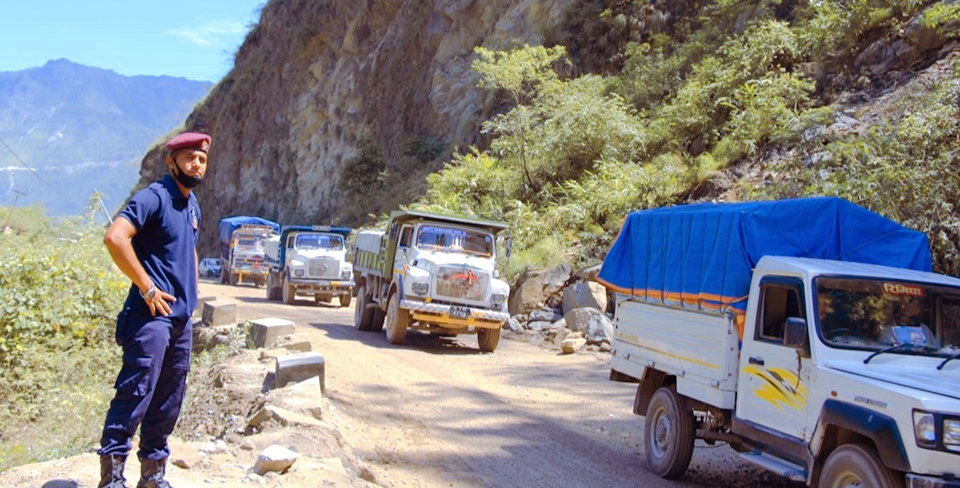 बुटवल पाल्पा सडकखण्डमा रातिको समयमा गाडी चलाउन प्रशासनको रोक