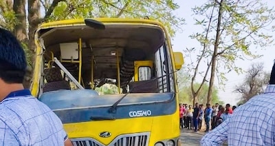 कैलालीमा स्कुल बस दुर्घटना २७ जना विद्यार्थी सवार बसमा दुई जना घाइते