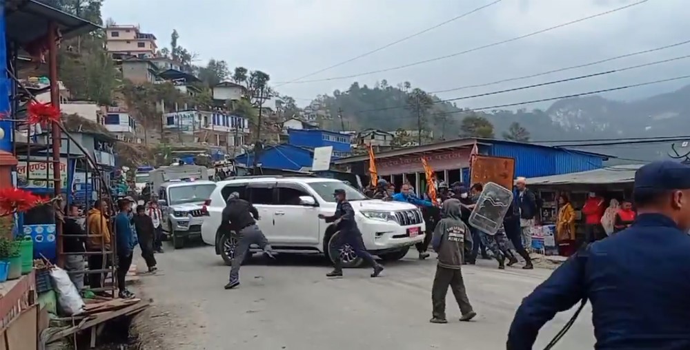 काेशीका मुख्यमन्त्री हिक्मत कार्कीलाई तेह्रथुममा कालो झन्डा