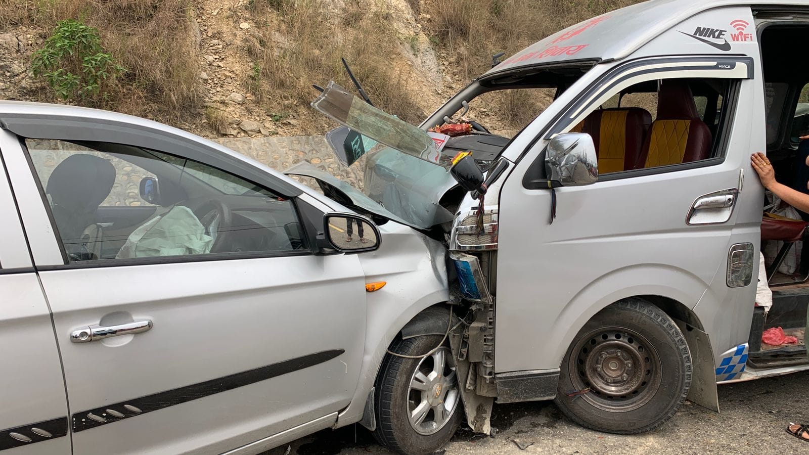 रुपन्देहीको बेलबासमा एकैपटक ३ वटा सवारी साधनहरु ठोक्किँदा एक जनाको मृत्यु
