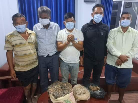 मोरङ प्रहरीले दुर्लभ बन्यजन्तु सालकको खपेटासहित ५ जना पक्राउ