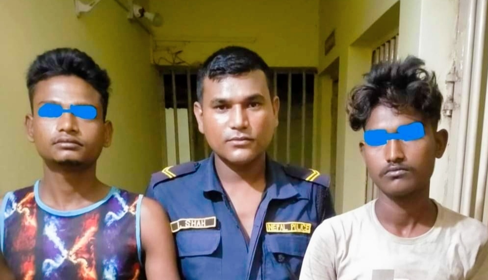 बारा प्रहरीले चोरीको मोटरसाइकल सहित २ जना पक्राउ