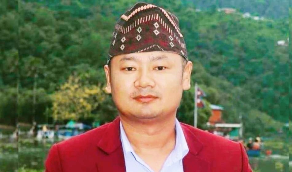 बेलायत गए राप्तीका वडाध्यक्ष आमाको उपचार, निर्वाचन र सन्तानलाई पढाउँदा ऋण तिर्छु भन्दै