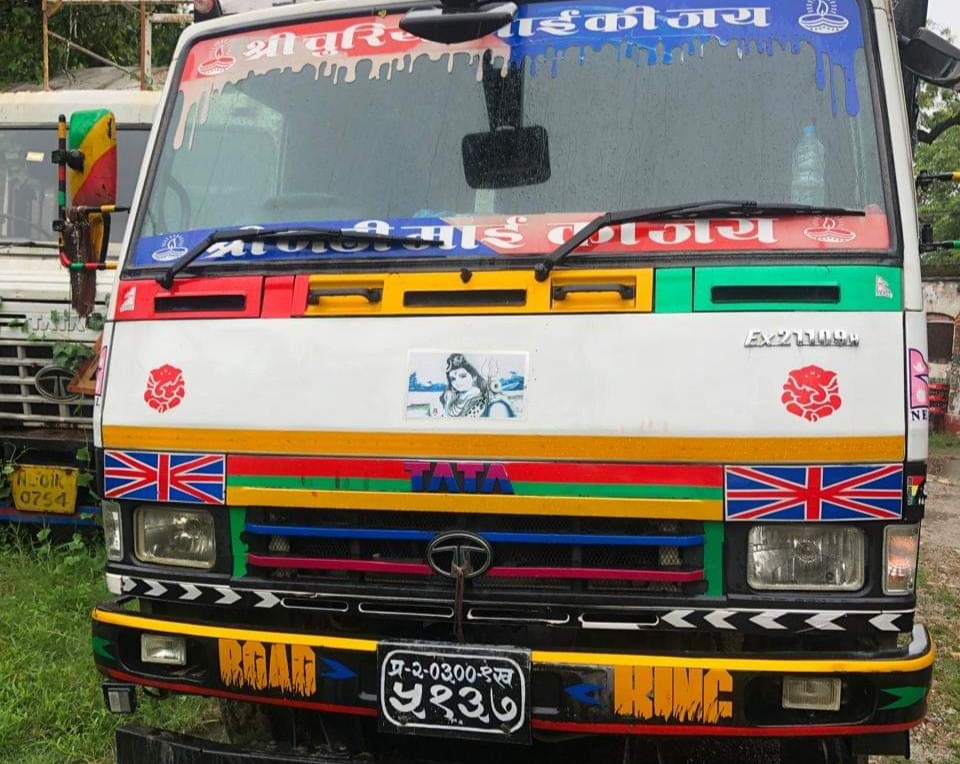 ४४ लाख बराबरको अबैध कपडाहरु लोड रहेको ट्रक पक्राउ