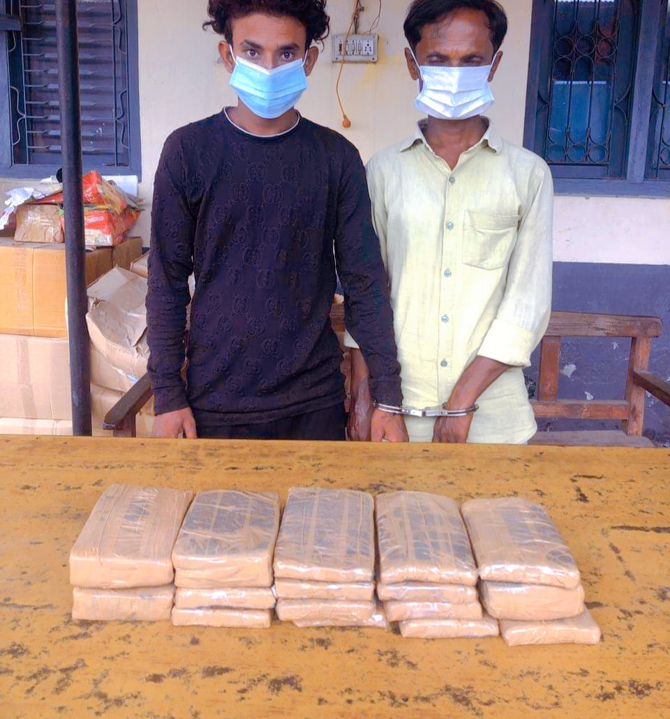 १० किलो लागुऔषध चरेशसहित २ जना बिरगंजबाट पक्राउ