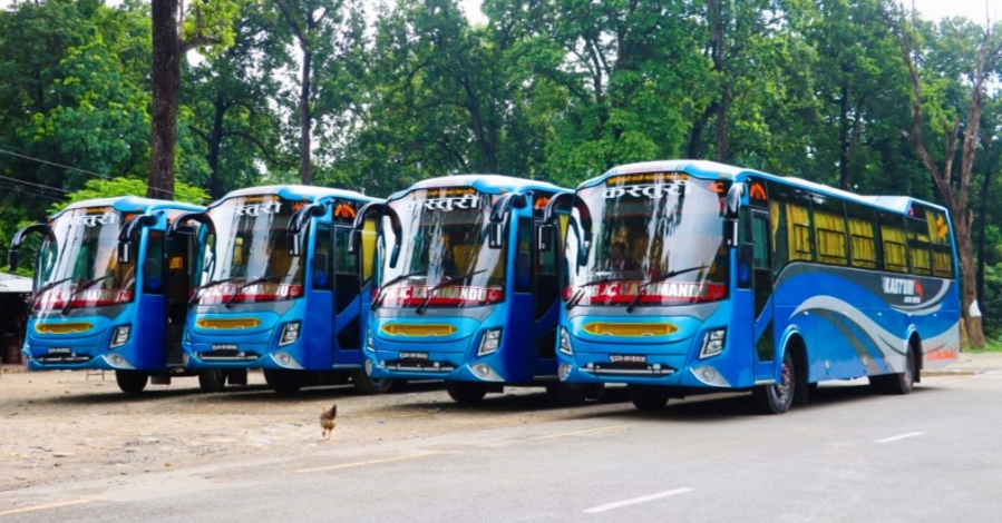 दाङबाट त्रिशिद्वेश्वरी राप्ती यातायात सेवा प्रालिले सुविधा युक्त एसी बस संचालनमा ल्यायो