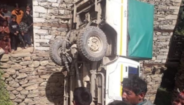 सिमकोटमा बोलेरो जीप दुर्घटना