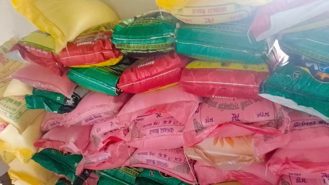 वडा प्रहरी नेपालगन्जले तस्करी गरेर ल्याएको अबैध भन्सार छलिको समानको गोदाममा छापा