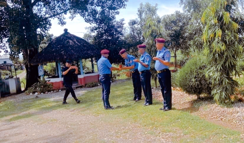 ईप्रका तुल्सीपुर डिएसपी ठाकुर प्रसाद पोखरेलद्वारा पश्चिम् प्रहरी चौकीहरुको निरीक्षण