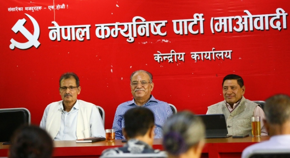 माओवादी अध्यक्ष पुष्पकमल दाहालको लिडरसिपमाथि पहिलोपटक लिखित रूपमा प्रश्न