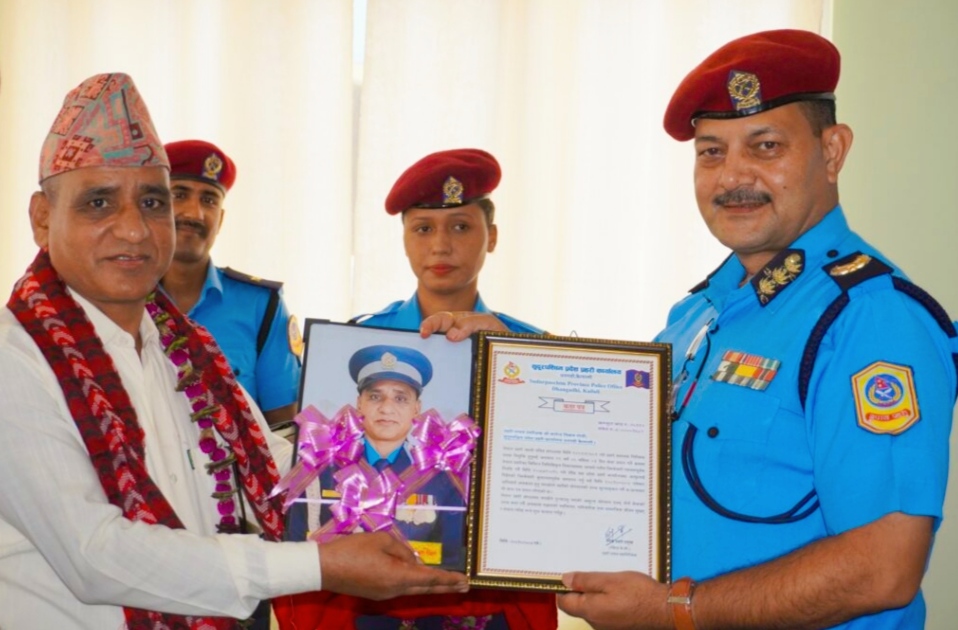 नेपाल प्रहरीका प्रहरी डीएसपी कलेन्द्र बिक्रम शाही अनिवार्य अवकाशमा भब्य बिदाई