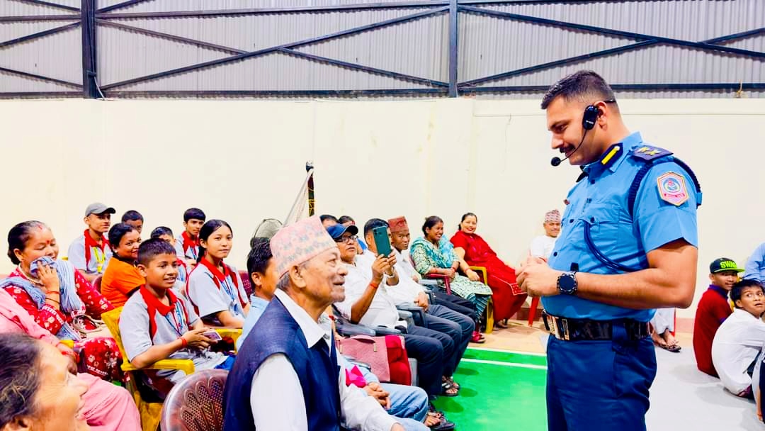 दाङ प्रहरीको आयोजनामा विद्यालयहरुमा लागूऔषध विरुद्ध सचेतना मूलक कार्यक्रम