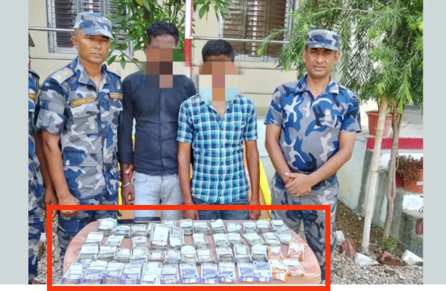 महोत्तरीबाट सशस्त्र प्रहरीले १५ लाख २४ हजार ९ सय भारतीय रुपैयाँसहित २ जना