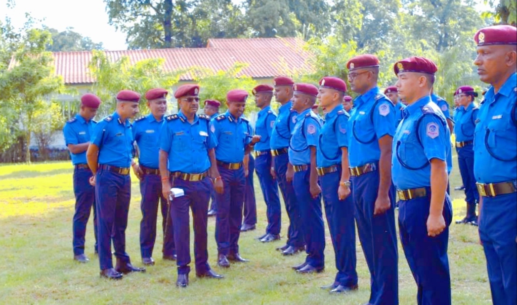 नेपाल प्रहरी विशेष सुरक्षा गण सुनवलको प्रमुख एसपी रेग्मीद्वारा साप्ताहिक निरीक्षण