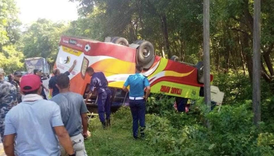 कपिलवस्तुमा बस दुर्घटना २६ जना घाइते