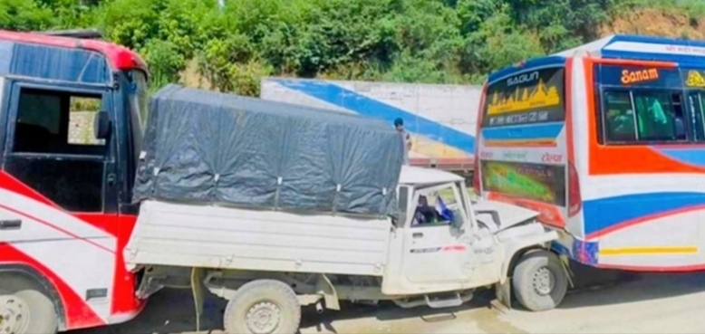 तनहुँ पृथ्वी राजमार्गमा ६ वटा गाडी दुर्घटना