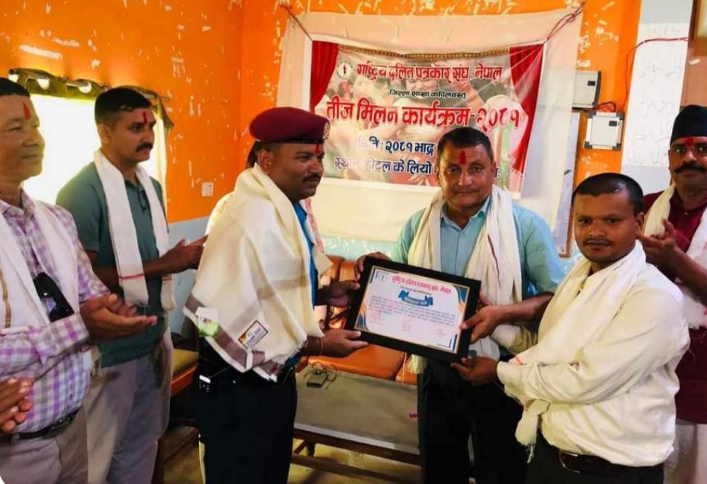 ईलाका प्रहरी कार्यालय गोरुसिङ्गेका प्रहरी निरीक्षक वीर बहादुर सुनार सम्मानित