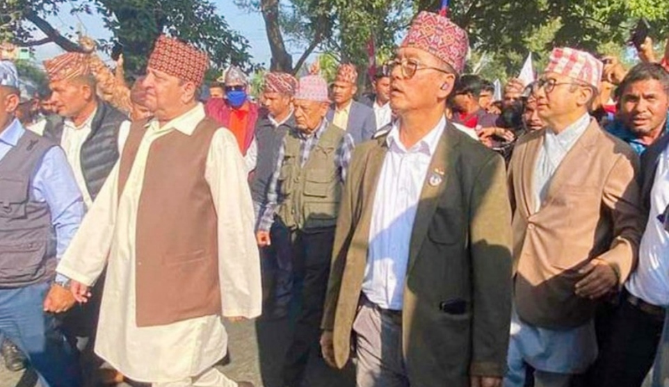पूर्वराजा ज्ञानेन्द्र शाह र राप्रपाका अध्यक्ष राजेन्द्र लिङ्देन झापामा एक साथमा देखिए