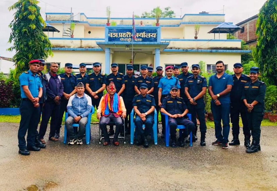 वडा प्रहरी घोराहीले सरुवा भई जान लाग्नु भएका प्रहरी निरीक्षक राम प्रसाद पाण्डेको बिदाई