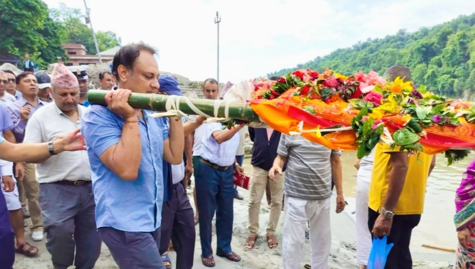 नेपाल प्रहरीका पुर्व आईजिपी सर्बेन्द्र खनाललाई मातृ शोक