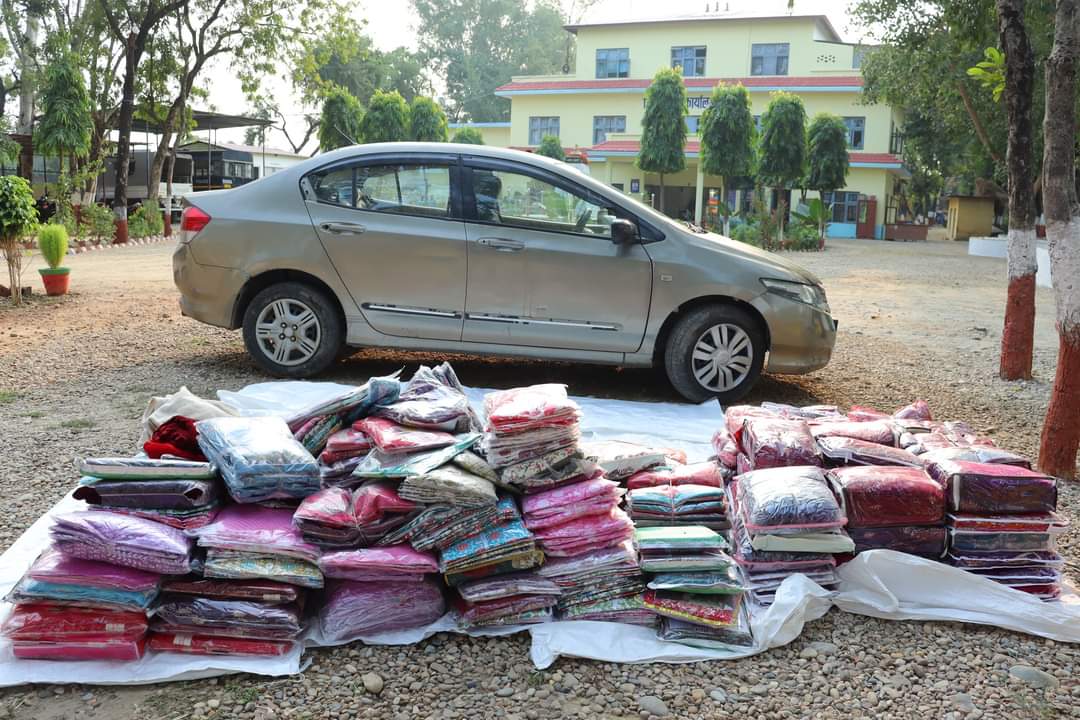 बाँके प्रहरीद्वारा भन्सार छलीको अवैध सामानसहित कार पक्राउ