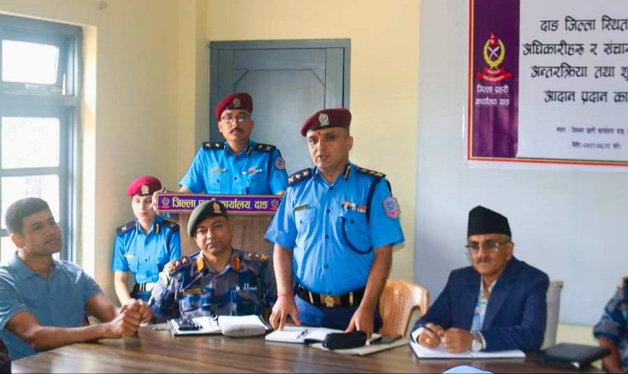दाङ जिल्लाका सुरक्षा अधिकारीहरु र पत्रकार बिच अन्तरक्रिया एवं शुभकामना आदान प्रदान कार्यक्रम सम्पन्न