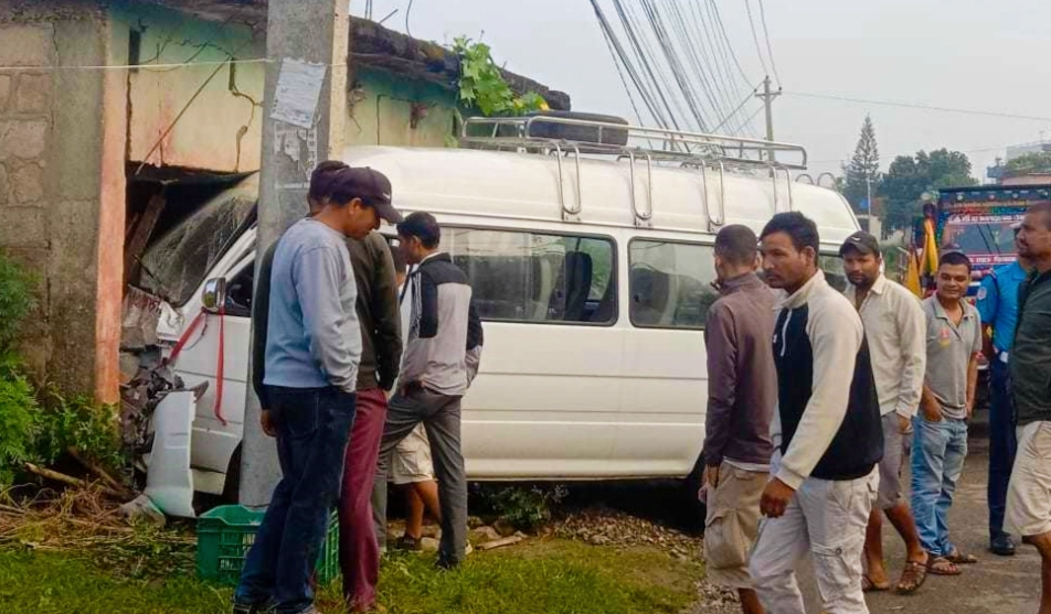 दाङको तुलसीपुरमा यात्रुबहाक हाइस बस दुर्घटना हुदा ६ जना घाइते
