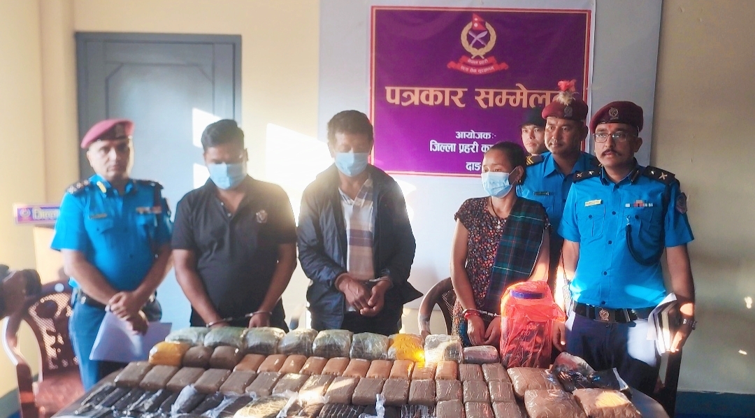 दाङ प्रहरीको ठुलो सफलता ठुलो मात्रामा लागुऔषध अफिम चरेससहित ३ जना पक्राउ