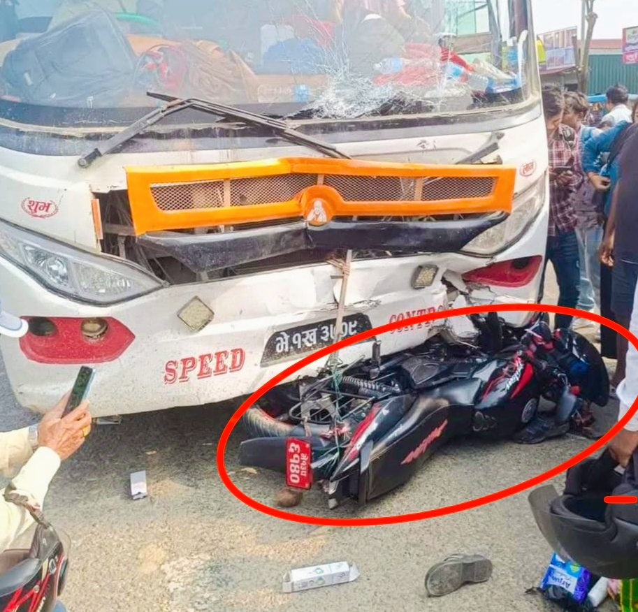 कोहलपुरमा बसले मोटरसाईकललाई ठक्कर दिदा मोटरसाईकल सवार २ जना गम्भिर घाइते