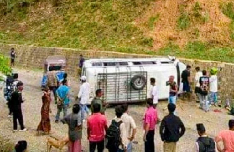 नेपालगन्जबाट रुकुम हिनेको फोर्स गाडी सल्यानमा दुर्घटना हुँदा १६ जना घाइते