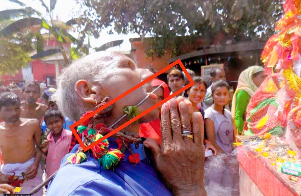 नेपालगन्जको प्रसिद्ध शक्तिपीठ बागेश्वरी मन्दिरमा भक्तजनले आफ्नो जिब्रो छेडे 